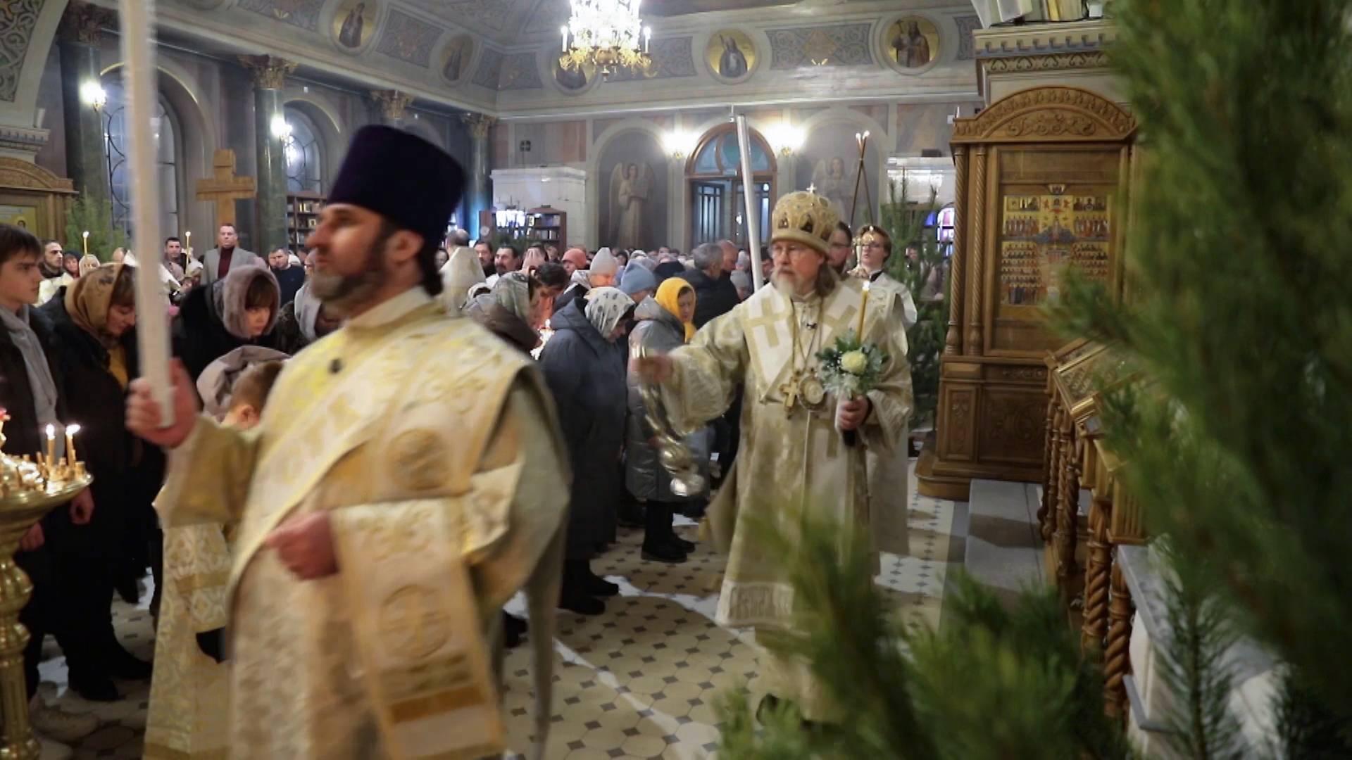 Православные верующие отмечают главный церковный праздник – Рождество Христово