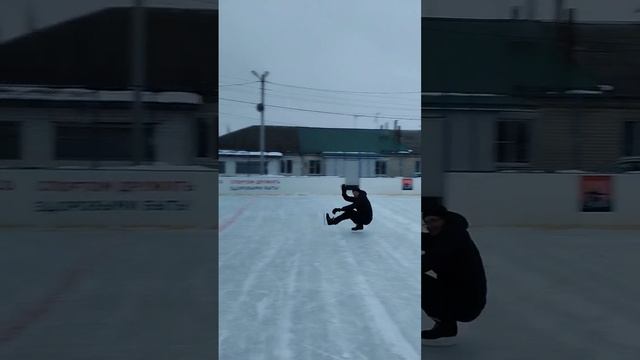 катался на коньках