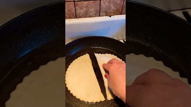 Жарю чебуреки Галя балована #shorts #myday #мойдень #чебуреки