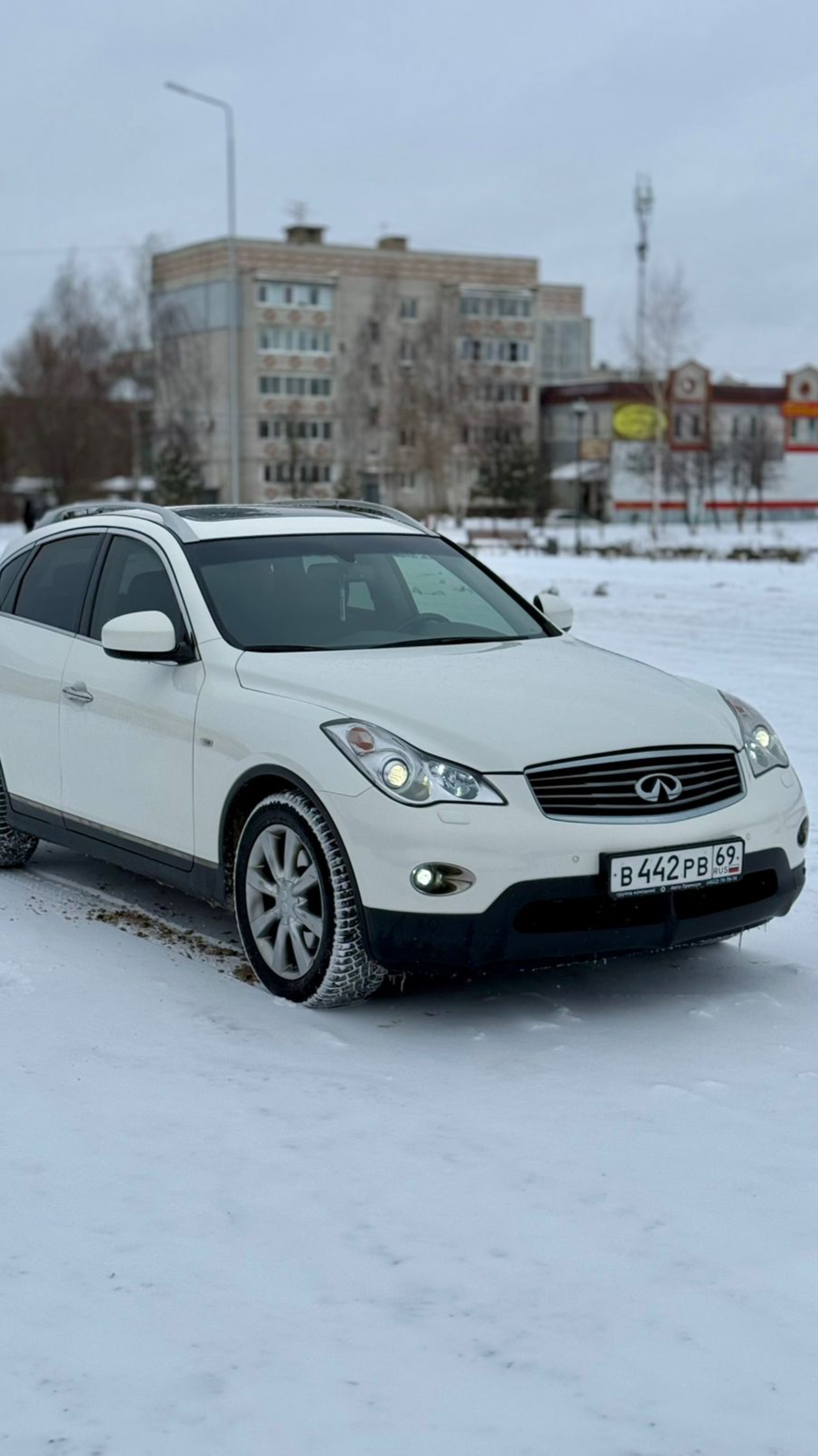 Инфинити EX25,2012 год,2.5(222л.с)4wd автомат,1хоз,без окрасов,187000пробег.