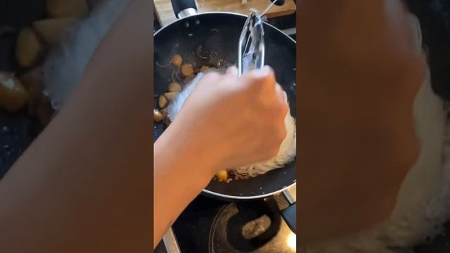 Took me only 15mins to prep this fried noodles! 💯😋 #easyrecipe #cooking #shorts #noodles #fried