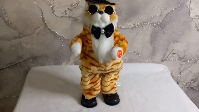 Кот Базилио, танцует и поёт 18 песен