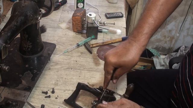 Старинная швейная машина. Предположительно Германия. Первая четверть 20-го века..... ЧАСТЬ №1.