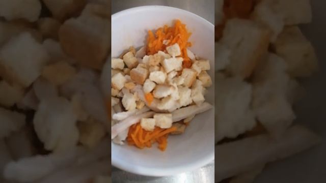 САЛАТ С КУРОЧКОЙ, ОСТРОЙ МОРКОВКОЙ #сытноеменю #вкусно #обед