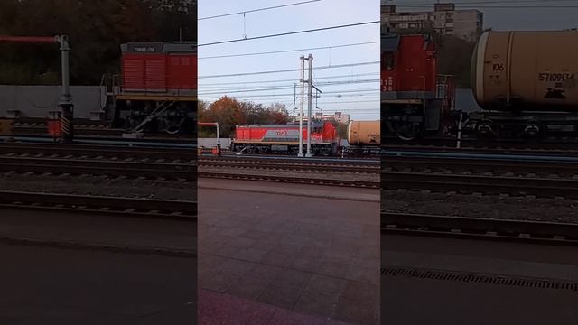 "Красавец и трудяга ТЭМ на станции Тверь!" #поезд #тверь  #локомотив #тэм #тепловоз #shorts #ржд