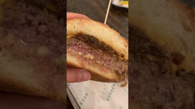 Ananaslı burger denedik Zapata Kadıköy😋🍔/We tried the pineapple burger Zapata Kadıköy#shorts