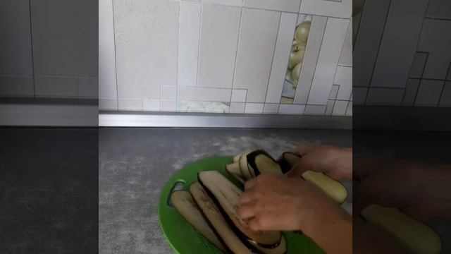 Баклажановые рулетики
