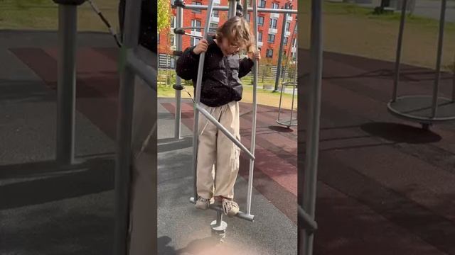 алиса осень2024 двор