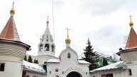 У входа в Афонское подворья Свято-Пантелеимонова монастыря.Москва, Ул.Гончарная, д. 4/6💒24.11.2024