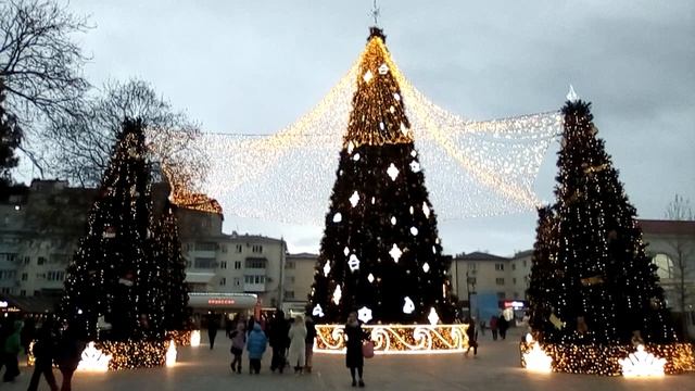 Анапа. Самая красивая ёлка города.