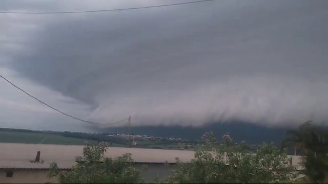 Гроза в Гойоэре (Парана, Бразилия, 28.11.2024).