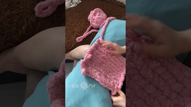 Вязание руками из гигантской пряжи 🧶