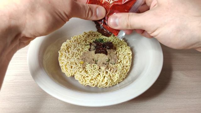 Китайская острая лапша с говядиной