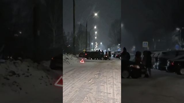 🚓🚗Авария около Заволжского Дома быта . Перекрыли обе полосы