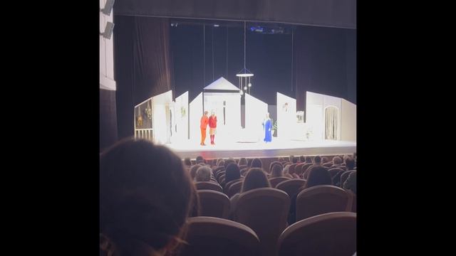 Новогодние праздники в Смоленске, театр им Грибоедова