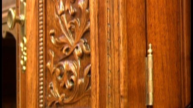 Крупным планом  Рестовратор из Мариуполя Николай Латыш,30 августа 2011 года.