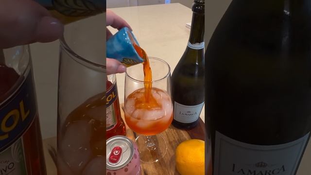 Aperol Spritz recipe - A taste of Italy at home! #aperolspritz #italy #cocktail