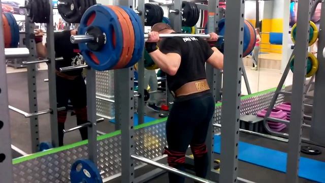 Бебенин Григорий присед 245 5*2