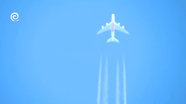 Airbus A320 contrails, zoom test. Rollei Powerflex 350 wi-fi zoom test.