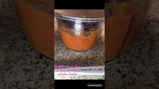 Köstlicher Dip aus Ajvar ,Quark,saure Sahne und gebratene Tomaten.