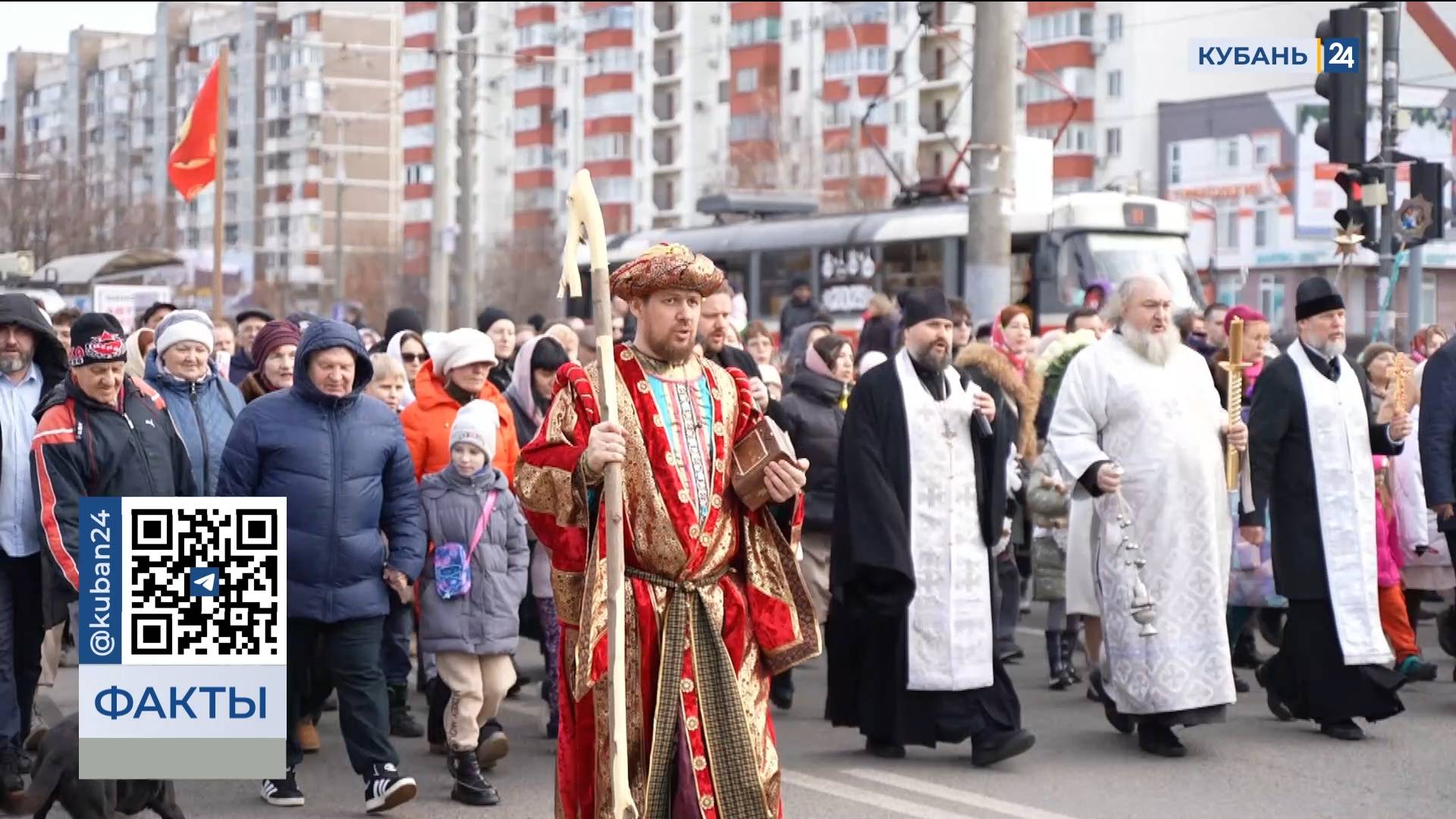 В Юбилейном микрорайоне Краснодара в честь Рождества провели крестный ход