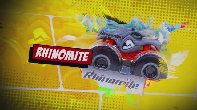 Влад и Никита играют с игрушечными машинками. Hot Wheels Monster.