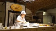 Шоу по выпечке яблочного штруделя в Вене