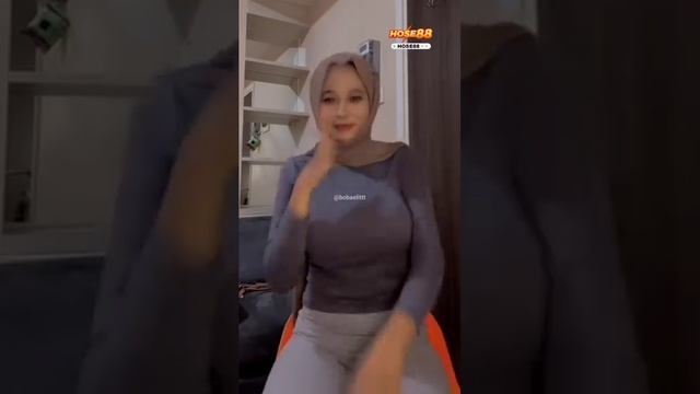 Большая грудь в хиджабе
