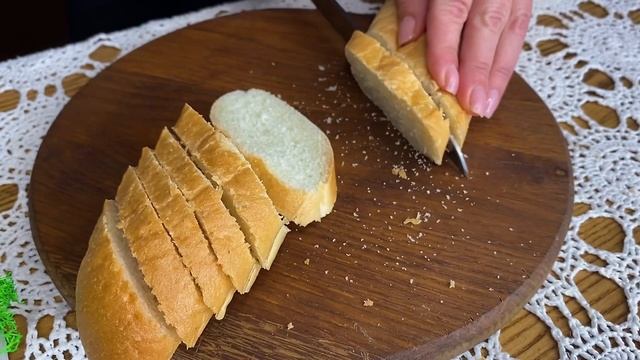 Baked camembert cheese in the oven with garlic!