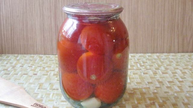 Tomatoes with horseradish leaves for the winter. Holiday recipes