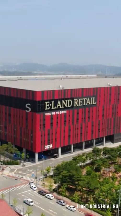 Архитектура современного многоэтажного индустриального объекта в городе #недвижимость #архитектура