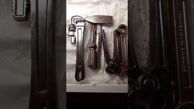 инструменты из шоколада