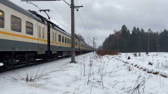 Электропоезд ЭП2Д-0130 платформа Хлюпино до станции Дубна. 08.01.2025.