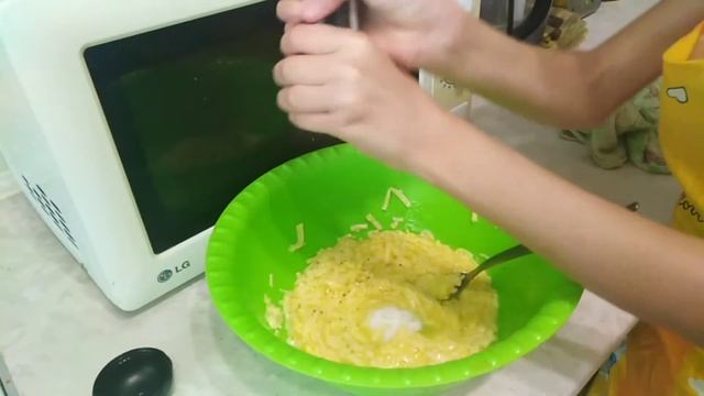 Готовим сырные лепёшки