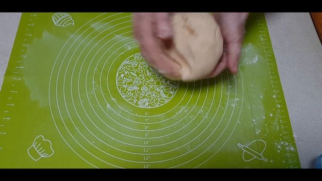 Ароматні булочки з твердим сиром та спеціями