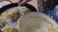 фкусная минутка-драники с чесноком и сыром ( давнишнее видео)