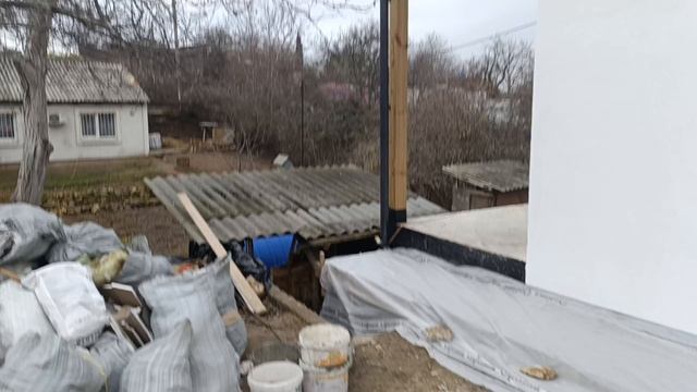 фасад и отмостка дома.