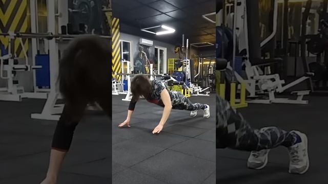 Брюс Ли одобряет. Отжимания на больших пальцах 🚀👍👍 #workout #sports