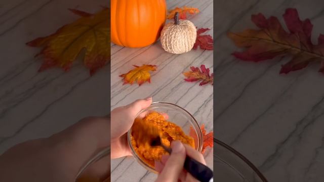 Mini Pumpkin Pastries #fall #pumpkin #pumpkinspice #diytreats