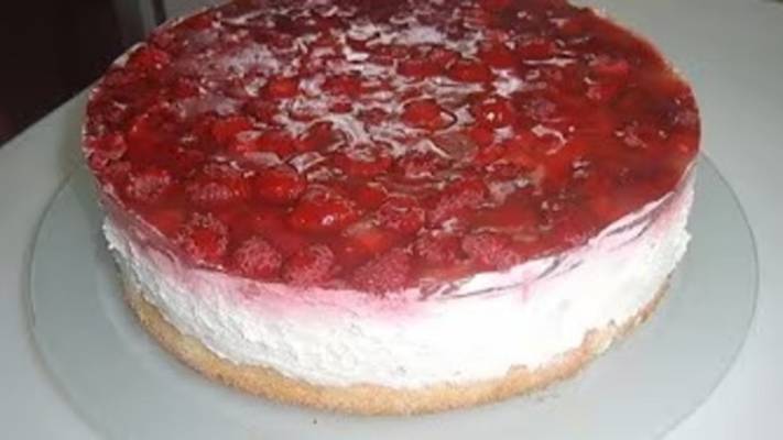Торт с малиной