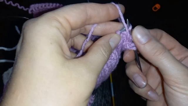 Вязаные следочки спицами. Подробный урок