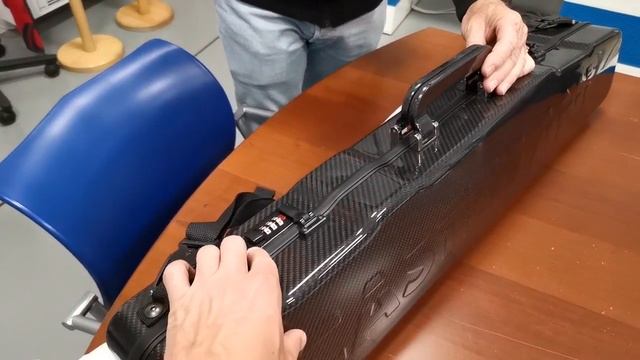 Карбоновый кейс Castellani. Стоит ли он своих денег?