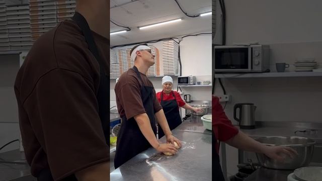 Когда немного замечтался, но работа не ждет и пироги сами себя не испекут😊
