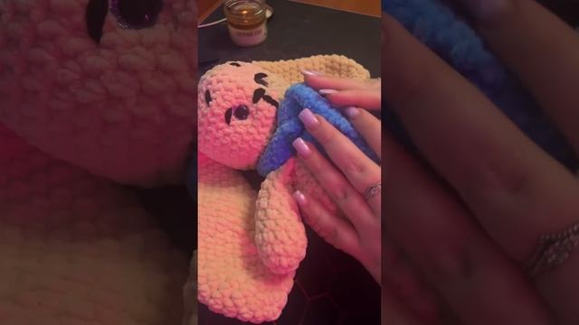Как тебе зайчик на видео? Жду оценку в комментариях ❤️ #amigurumi #ручная_работа #игрушки #вязание