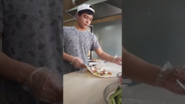 самая лучшая шаурма в России😱. город Пенза. шаурма бомба честно говорят😉. оцените по братский✊.