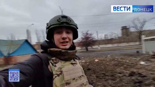 Ещё последствия прилётов на дороге на въезде в Харцызск