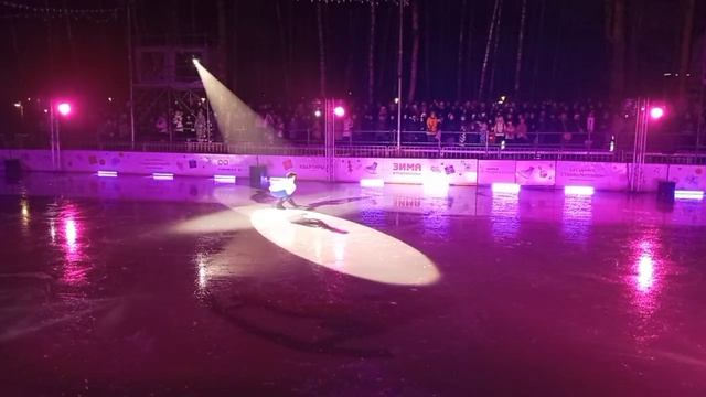 Иван Попов Сольный номер в ледовои новогоднем шоу 2025-01-04