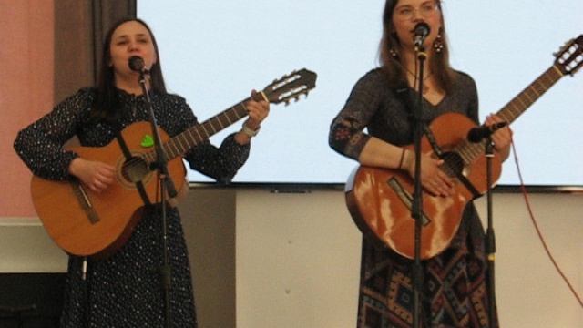 Мой друг (Алексей Фролов)
Исполняют Светлана Суворова и Наталья Шаланкина