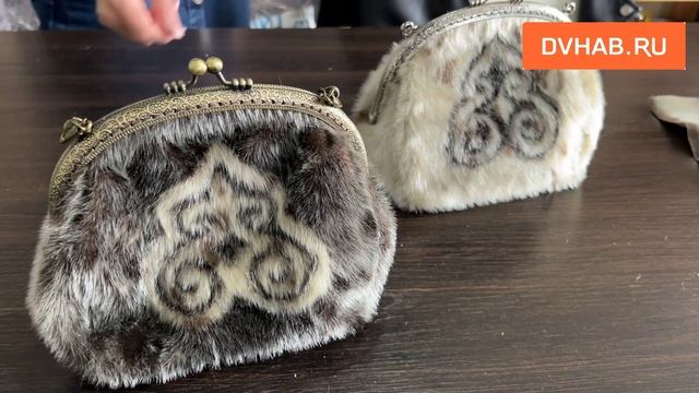 Сахалинская мастерица показала уникальную технику инкрустации из меха нерпы