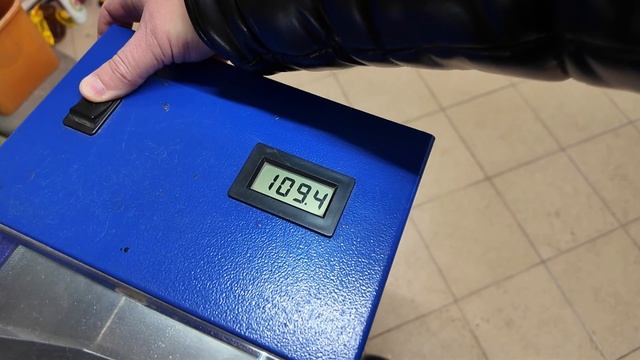 Сравниваем Яркость штатных LED фар на авто за 1.35 и 6.5 миллионов рублей